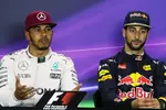 Foto zur News: Lewis Hamilton (Mercedes) und Daniel Ricciardo (Red Bull)