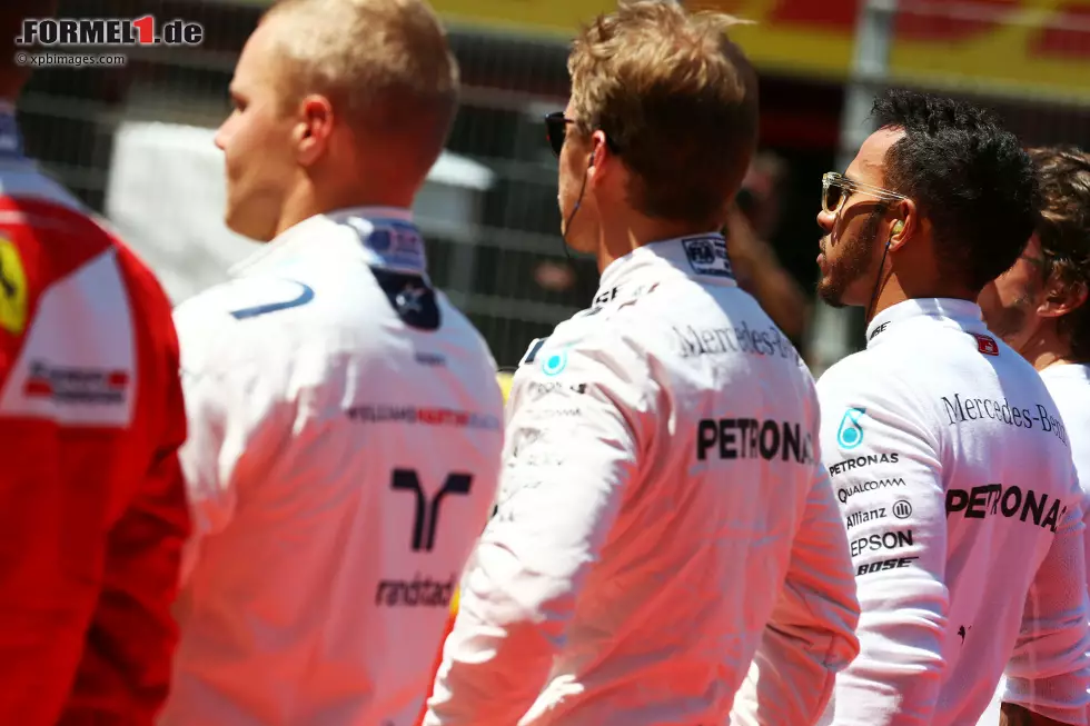 Foto zur News: Nico Rosberg (Mercedes) und Lewis Hamilton (Mercedes)