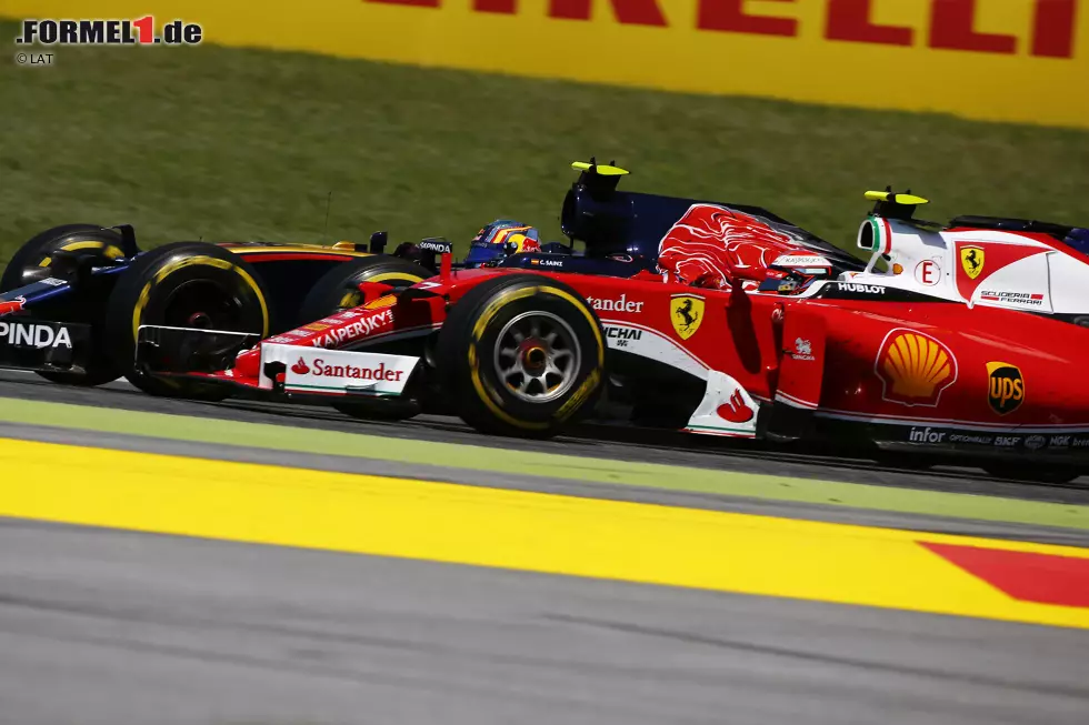 Foto zur News: Carlos Sainz (Toro Rosso) und Kimi Räikkönen (Ferrari)