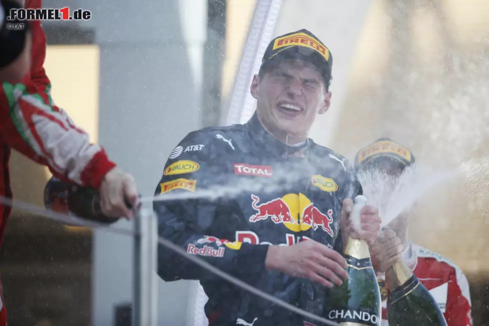 Foto zur News: Max Verstappen (Red Bull), Sebastian Vettel (Ferrari) und Kimi Räikkönen (Ferrari)