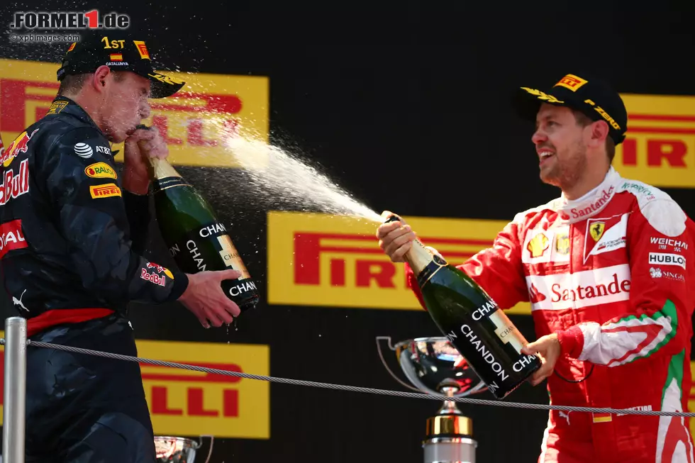 Foto zur News: Max Verstappen (Red Bull) und Sebastian Vettel (Ferrari)