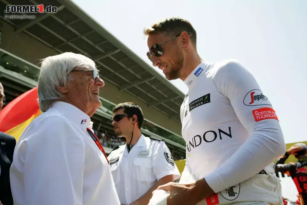 Foto zur News: Bernie Ecclestone und Jenson Button (McLaren)