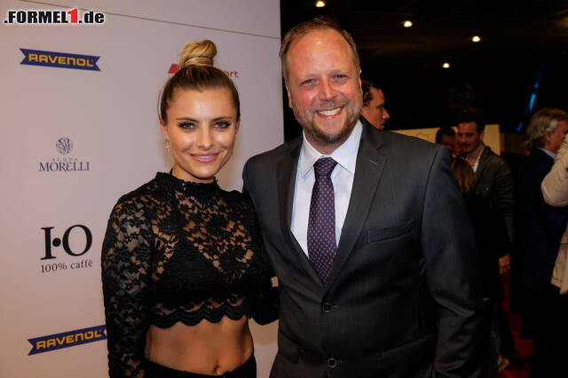 Foto zur News: Smudo nahm seinen Award von Sophia Thomalla entgegen.