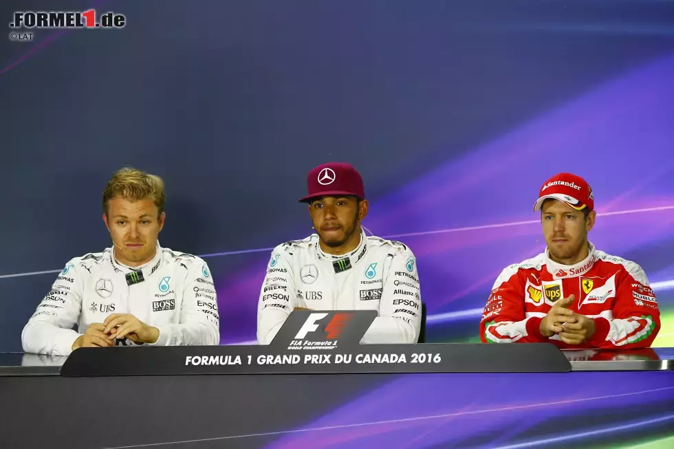 Foto zur News: Nico Rosberg (Mercedes), Lewis Hamilton (Mercedes) und Sebastian Vettel (Ferrari)