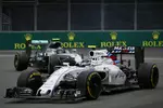 Foto zur News: Valtteri Bottas (Williams) und Nico Rosberg (Mercedes)