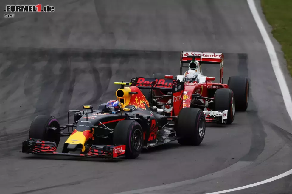 Foto zur News: Max Verstappen (Red Bull) und Sebastian Vettel (Ferrari)