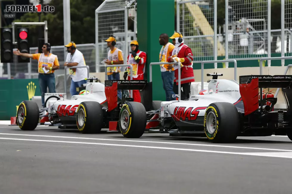 Foto zur News: Esteban Gutierrez (Haas) und Romain Grosjean (Haas)