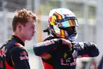 Foto zur News: Daniil Kwjat (Toro Rosso) und Carlos Sainz (Toro Rosso)