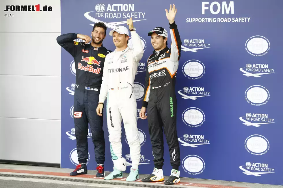 Foto zur News: Daniel Ricciardo (Red Bull), Nico Rosberg (Mercedes) und Sergio Perez (Force India)