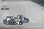 Foto zur News: Jolyon Palmer (Renault), Marcus Ericsson (Sauber) und Kevin Magnussen (Renault)