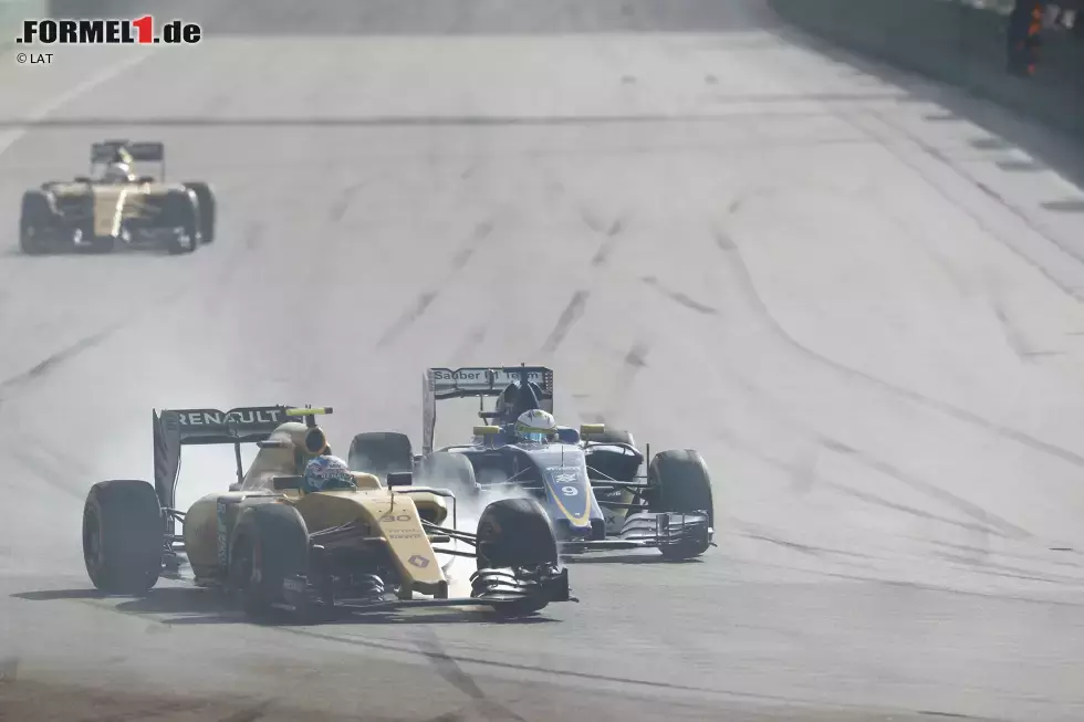 Foto zur News: Jolyon Palmer (Renault), Marcus Ericsson (Sauber) und Kevin Magnussen (Renault)