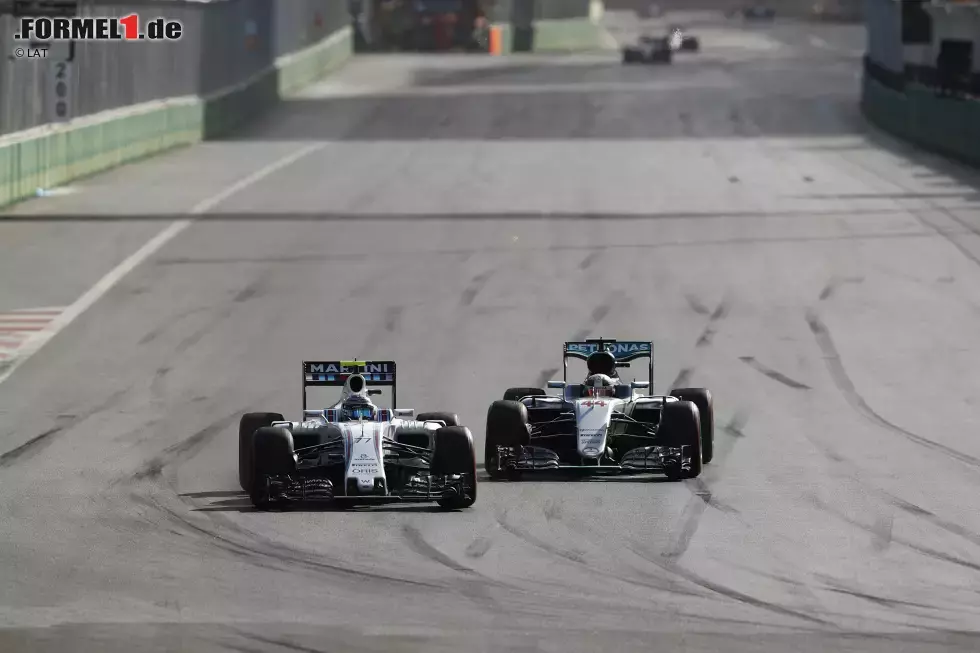 Foto zur News: Valtteri Bottas (Williams) und Lewis Hamilton (Mercedes)