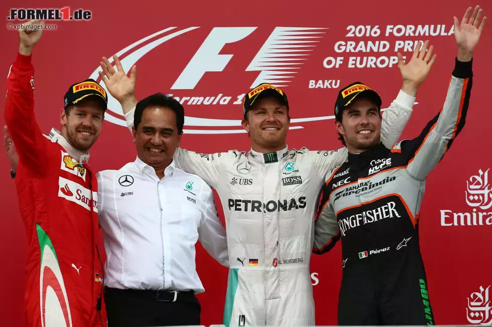 Foto zur News: Nico Rosberg (Mercedes), Sebastian Vettel (Ferrari) und Sergio Perez (Force India)