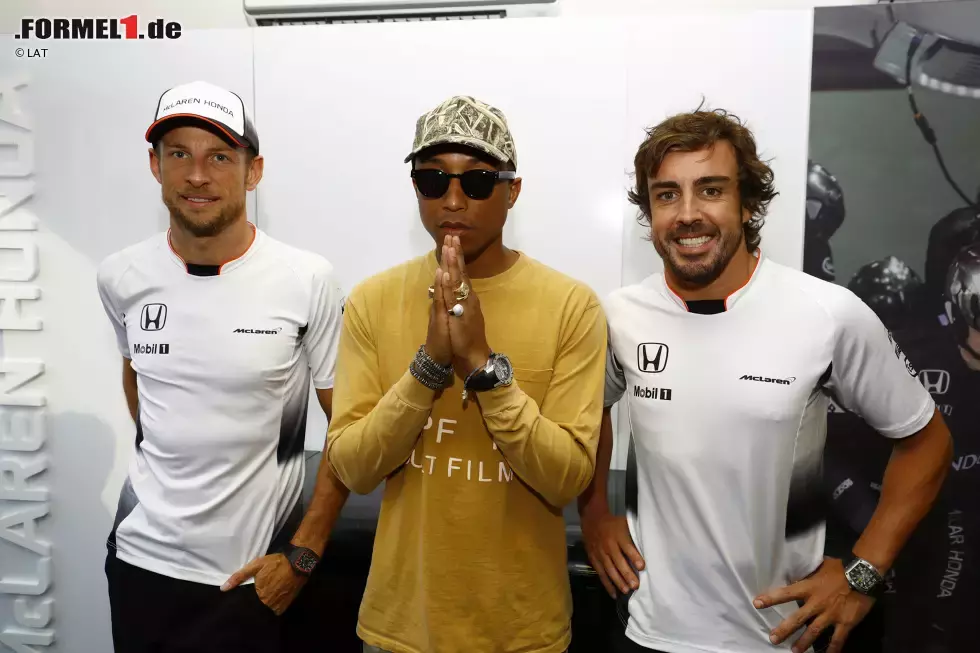 Foto zur News: Jenson Button (McLaren) und Fernando Alonso (McLaren)