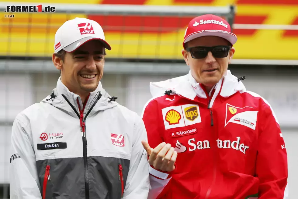 Foto zur News: Esteban Gutierrez (Haas) und Kimi Räikkönen (Ferrari)