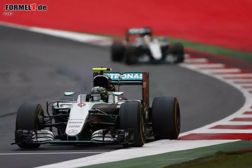 Foto zur News: Nico Rosberg (Mercedes) und Lewis Hamilton (Mercedes)