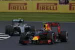 Foto zur News: Max Verstappen (Red Bull) und Nico Rosberg (Mercedes)