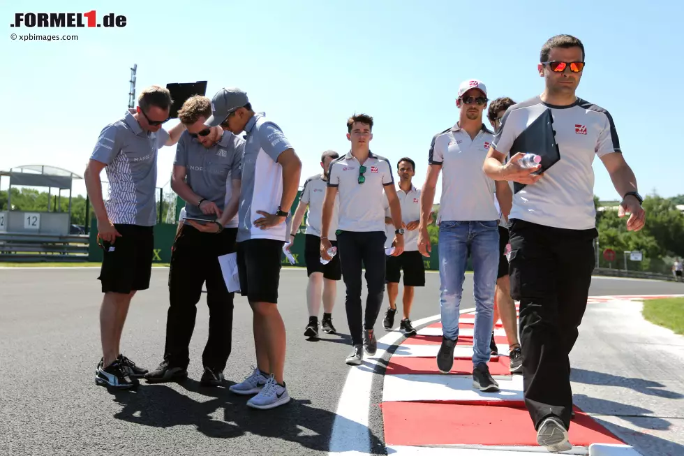 Foto zur News: Rio Haryanto (Manor) und Esteban Gutierrez (Haas)