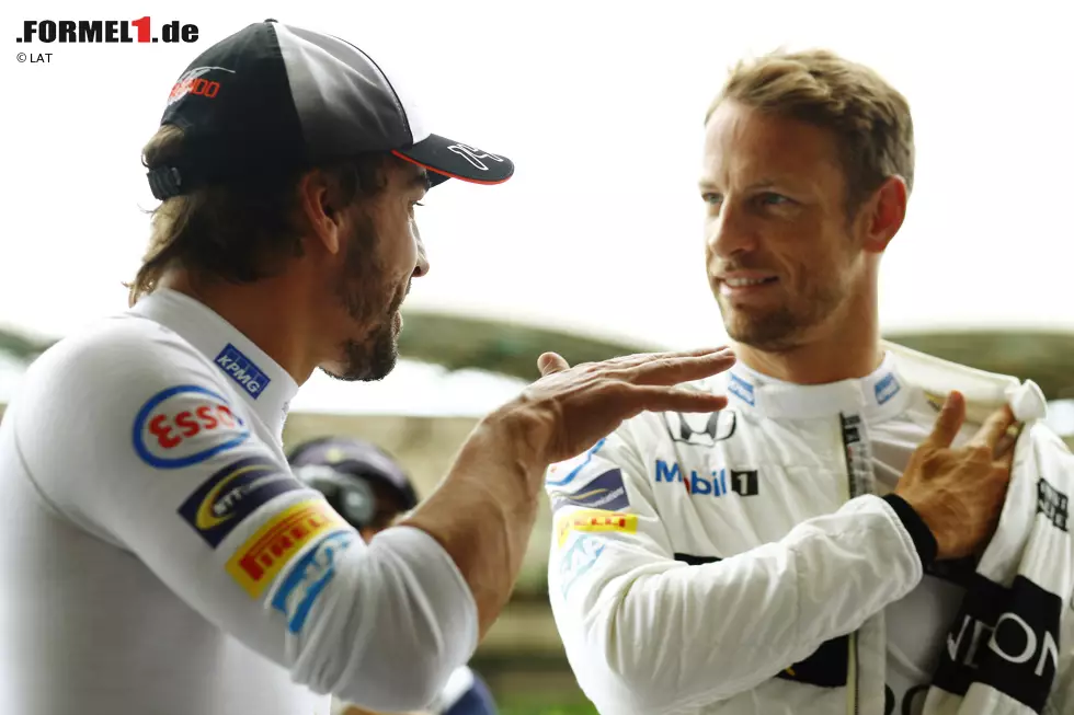 Foto zur News: Fernando Alonso (McLaren) und Jenson Button (McLaren)