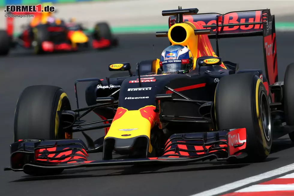 Foto zur News: Daniel Ricciardo (Red Bull) und Max Verstappen (Red Bull)