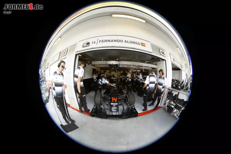 Foto zur News: Fernando Alonso (McLaren)