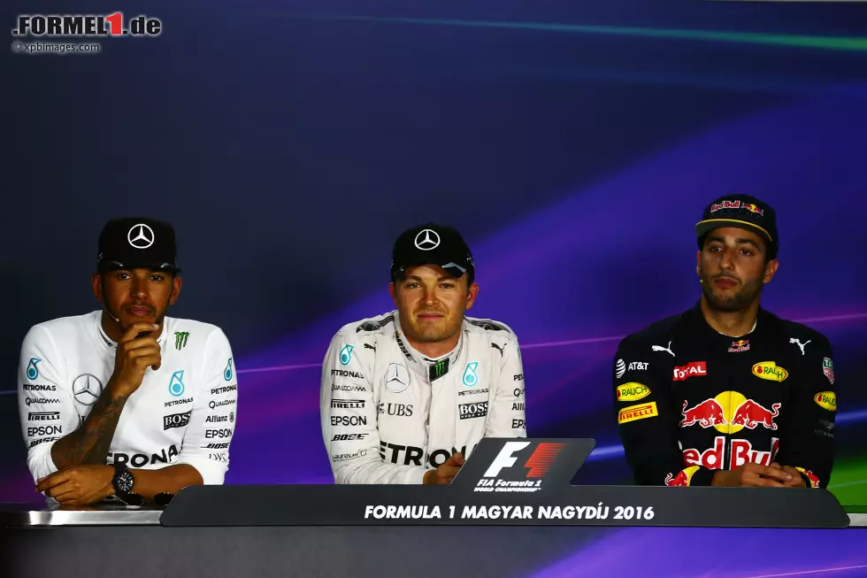 Foto zur News: Lewis Hamilton (Mercedes), Nico Rosberg (Mercedes) und Daniel Ricciardo (Red Bull)