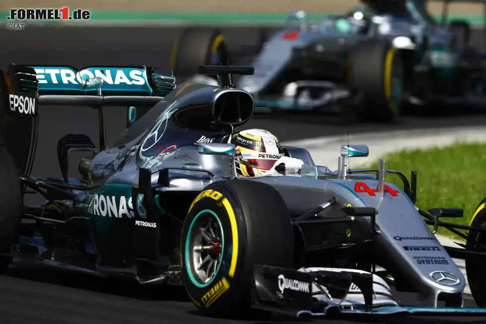 Foto zur News: Lewis Hamilton (Mercedes) und Nico Rosberg (Mercedes)