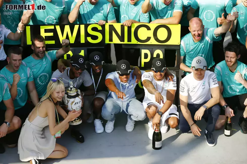 Foto zur News: Lewis Hamilton (Mercedes) und Nico Rosberg (Mercedes)