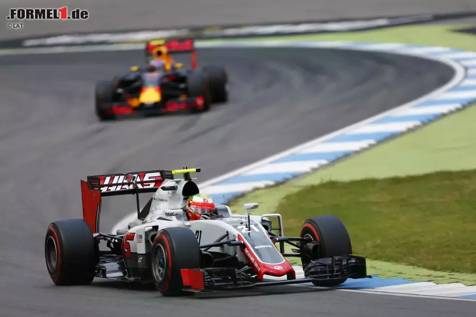 Foto zur News: Esteban Gutierrez (Haas) und Max Verstappen (Red Bull)