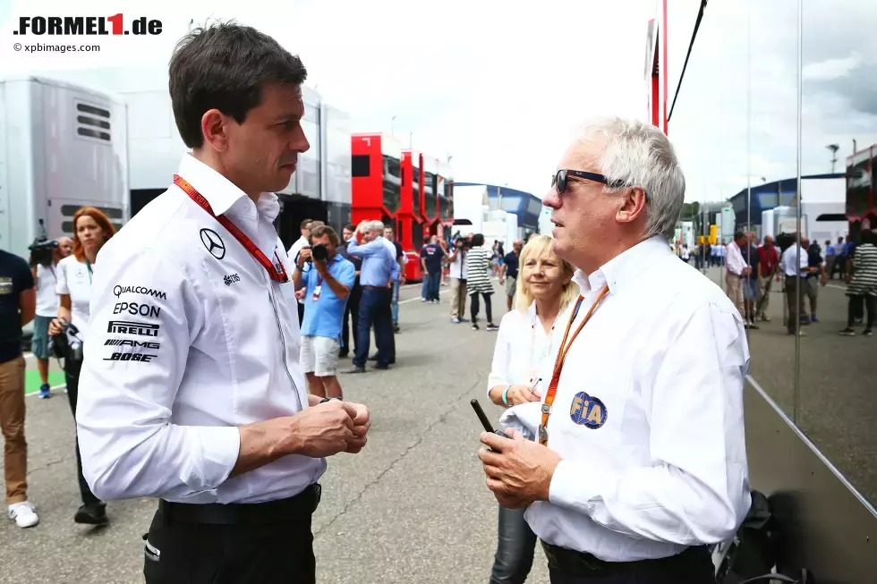 Foto zur News: Toto Wolff und Charlie Whiting