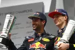 Foto zur News: Daniel Ricciardo (Red Bull) und Max Verstappen (Red Bull)