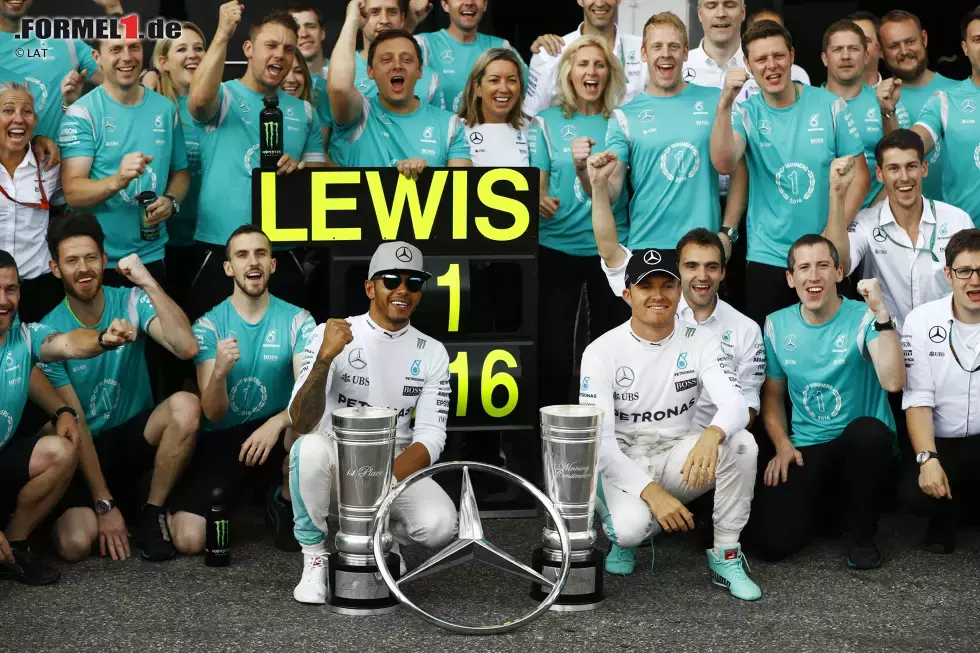 Foto zur News: Lewis Hamilton (Mercedes) und Nico Rosberg (Mercedes)