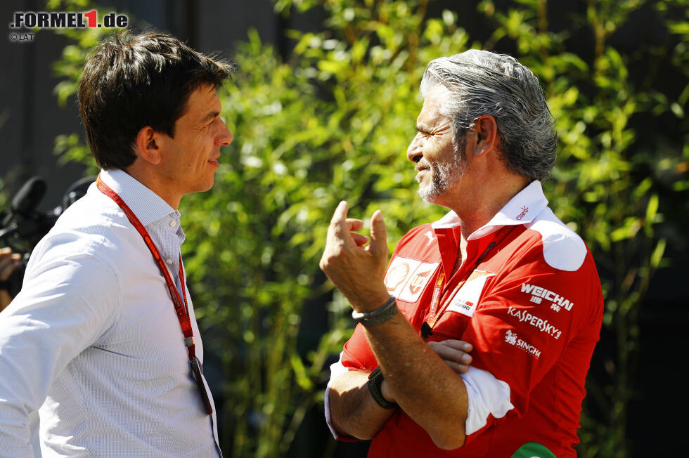 Foto zur News: Toto Wolff (Mercedes) und Maurizio Arrivabene (Ferrari)