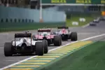 Foto zur News: Romain Grosjean (Haas), Sebastian Vettel (Ferrari) und Daniil Kwjat (Toro Rosso)