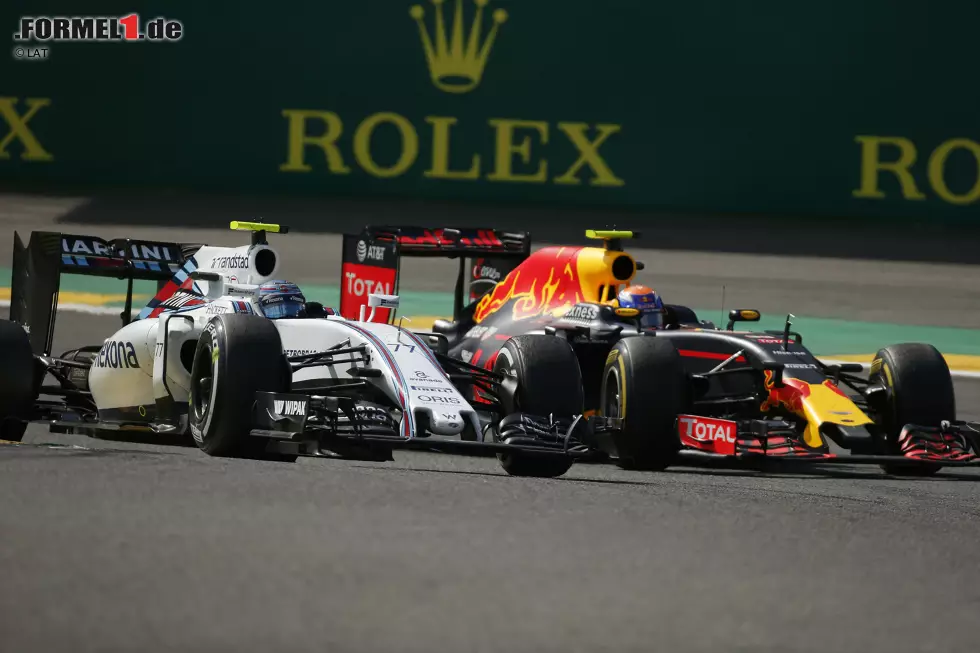 Foto zur News: Valtteri Bottas (Williams) und Max Verstappen (Red Bull)