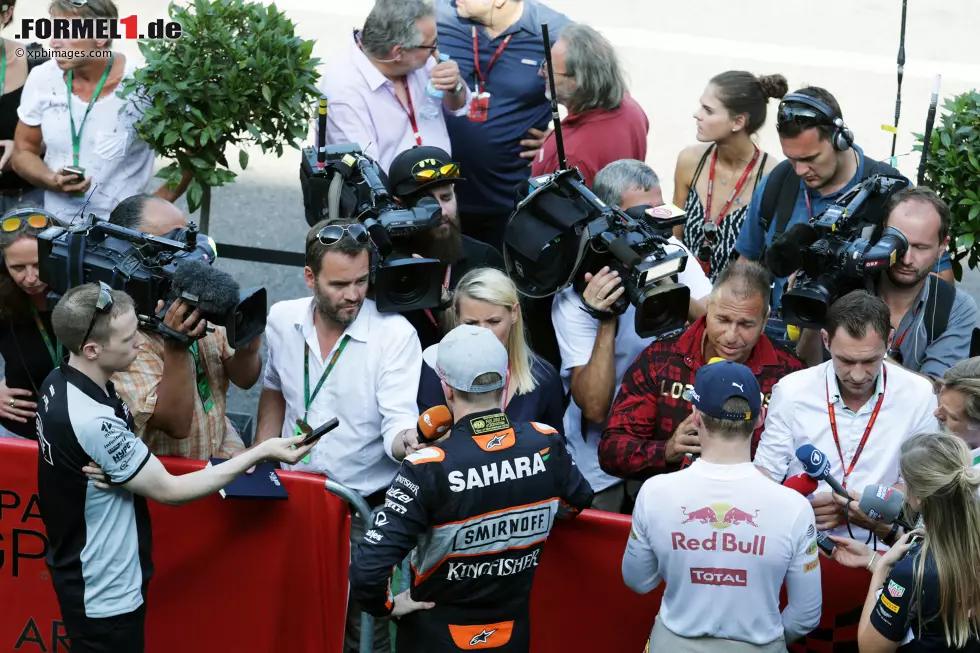 Foto zur News: Nico Hülkenberg (Force India) und Max Verstappen (Red Bull)