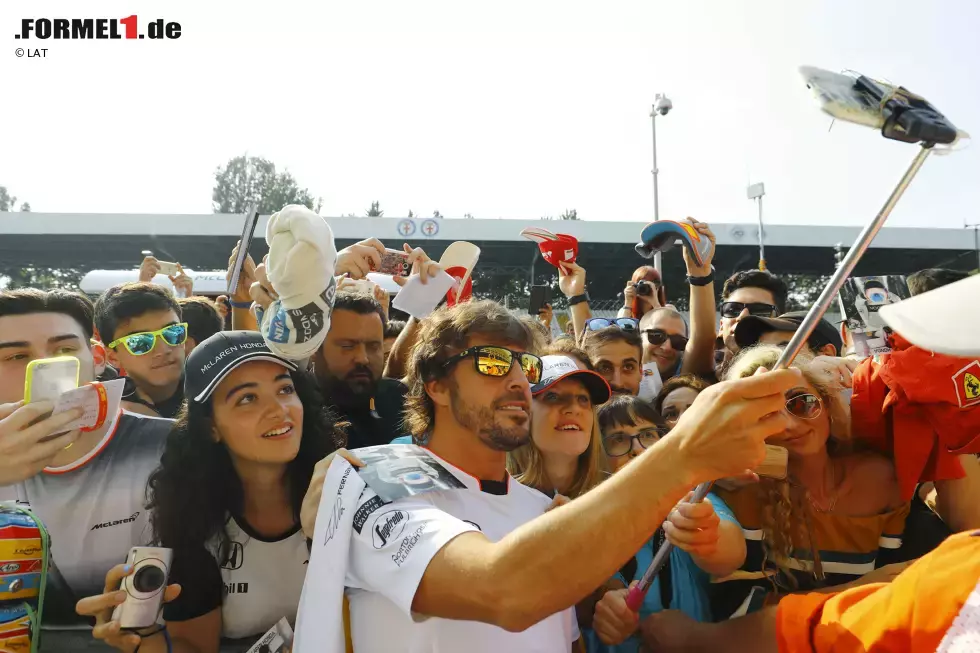 Foto zur News: Fernando Alonso (McLaren)