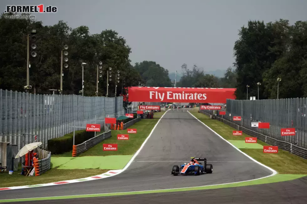 Foto zur News: Esteban Ocon (Manor)