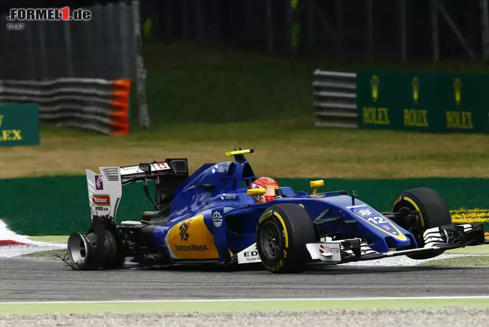 Foto zur News: Felipe Nasr (Sauber) und Jolyon Palmer (Renault)