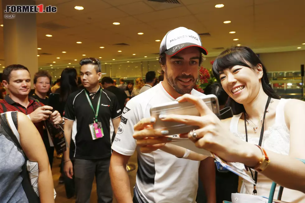 Foto zur News: Fernando Alonso (McLaren)