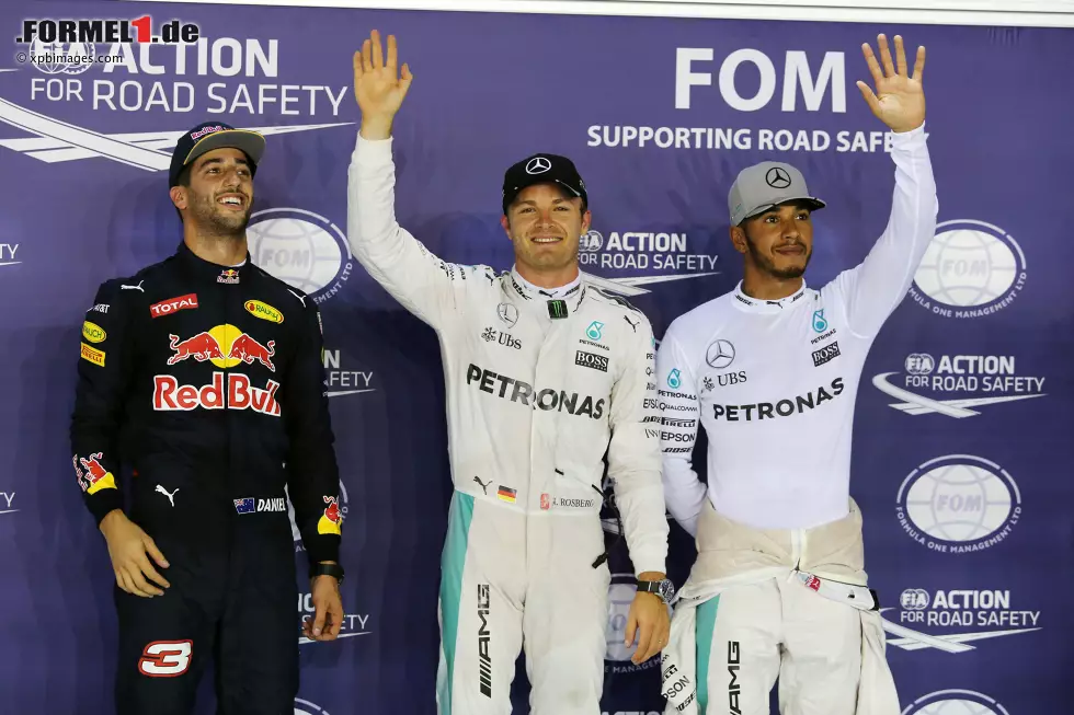 Foto zur News: Daniel Ricciardo (Red Bull), Nico Rosberg (Mercedes) und Lewis Hamilton (Mercedes)