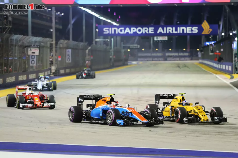 Foto zur News: Esteban Ocon (Manor) und Jolyon Palmer (Renault)