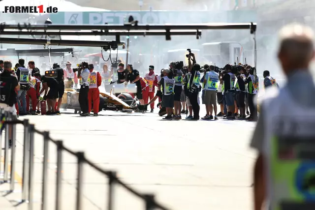 Foto zur News: ...die TV-Crews an, um das Drama zu filmen. Nach sieben Minuten...