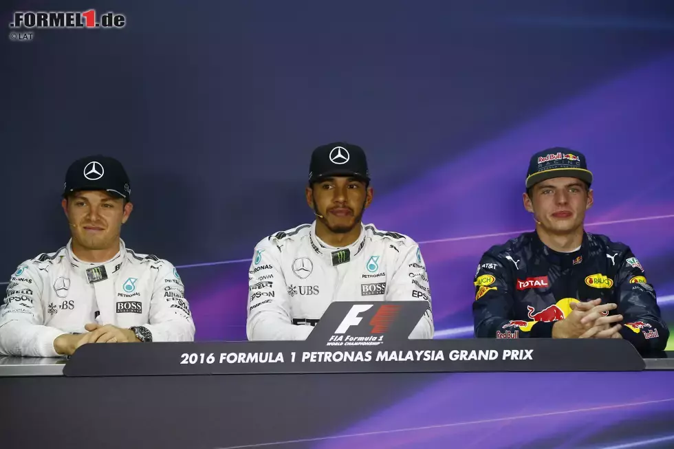 Foto zur News: Nico Rosberg (Mercedes), Lewis Hamilton (Mercedes) und Max Verstappen (Red Bull)