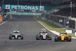 Foto zur News: Nico Rosberg (Mercedes), Pascal Wehrlein (Manor) und Jolyon Palmer (Renault)