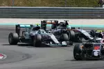 Foto zur News: Nico Rosberg (Mercedes) und Nico Hülkenberg (Force India)