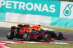 Foto zur News: Daniel Ricciardo (Red Bull) und Max Verstappen (Red Bull)