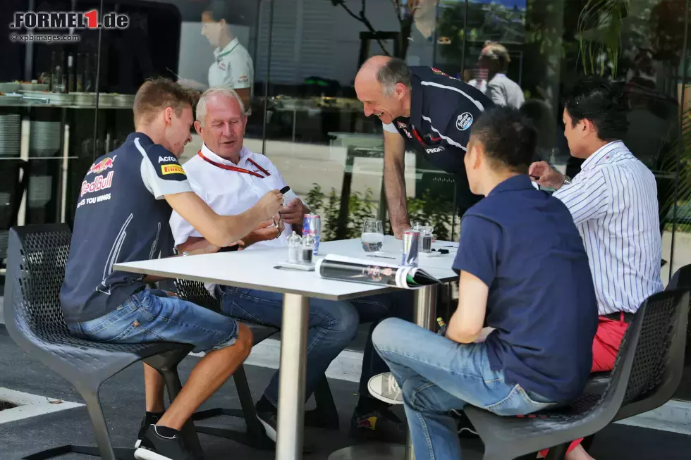 Foto zur News: Daniil Kwjat (Toro Rosso), Helmut Marko und Franz Tost