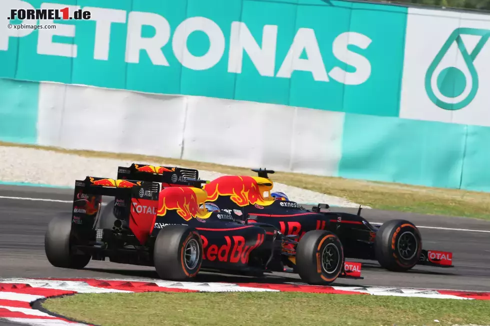 Foto zur News: Daniel Ricciardo (Red Bull) und Max Verstappen (Red Bull)