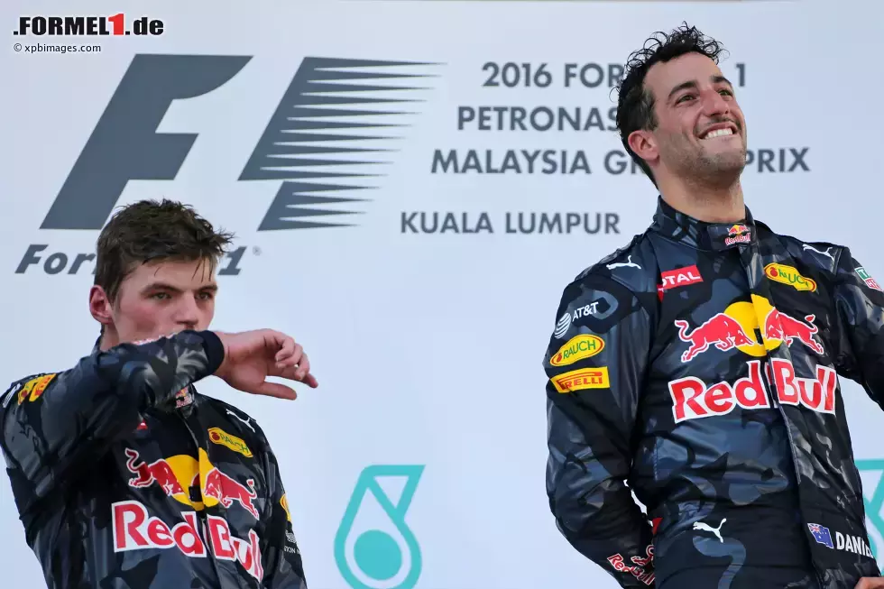 Foto zur News: Max Verstappen (Red Bull) und Daniel Ricciardo (Red Bull)